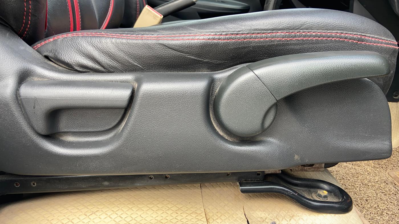 2015 Honda Jazz 1.2L I-VTEC V AT, Petrol, Automatic, 1,23,478 km, Driver Side Adjustment Panel