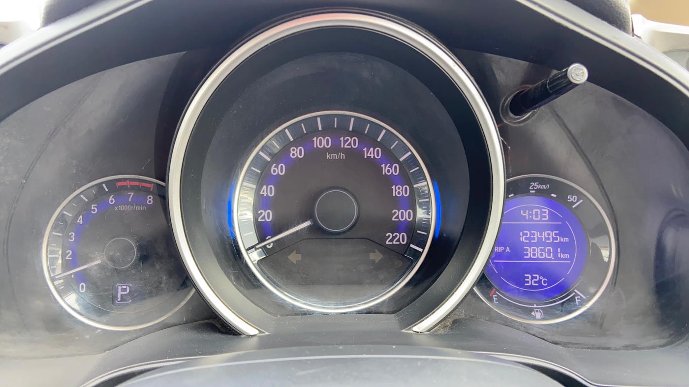 2015 Honda Jazz 1.2L I-VTEC V AT, Petrol, Automatic, 1,23,478 km, Odometer Image