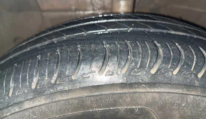 2022 Hyundai AURA S 1.2 CNG, CNG, Manual, 65,411 km, Left Front Tyre Tread