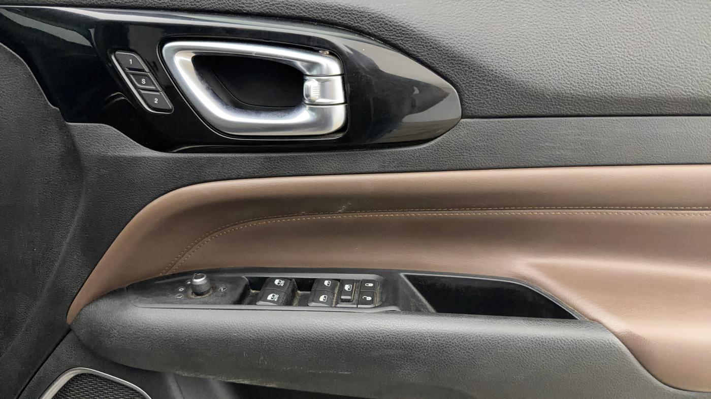 2022 Jeep MERIDIAN LIMITED (O) 4X4 AT, Diesel, Automatic, 64,703 km, Driver Side Door Panels Control