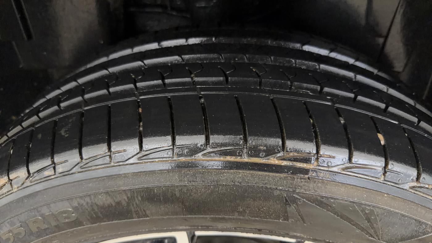 2022 Jeep MERIDIAN LIMITED (O) 4X4 AT, Diesel, Automatic, 64,703 km, Right Rear Tyre Tread