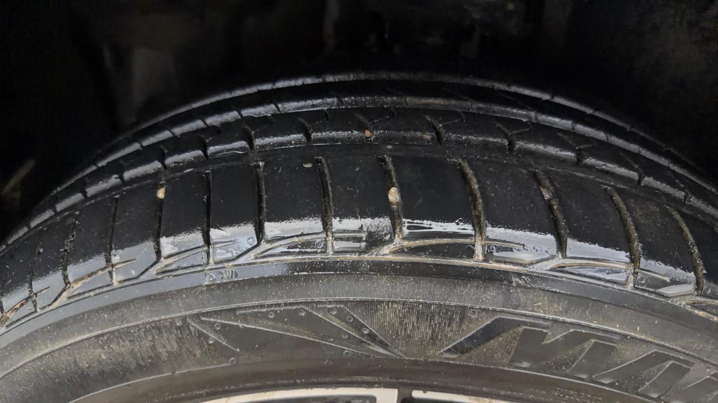2022 Jeep MERIDIAN LIMITED (O) 4X4 AT, Diesel, Automatic, 64,703 km, Left Front Tyre Tread