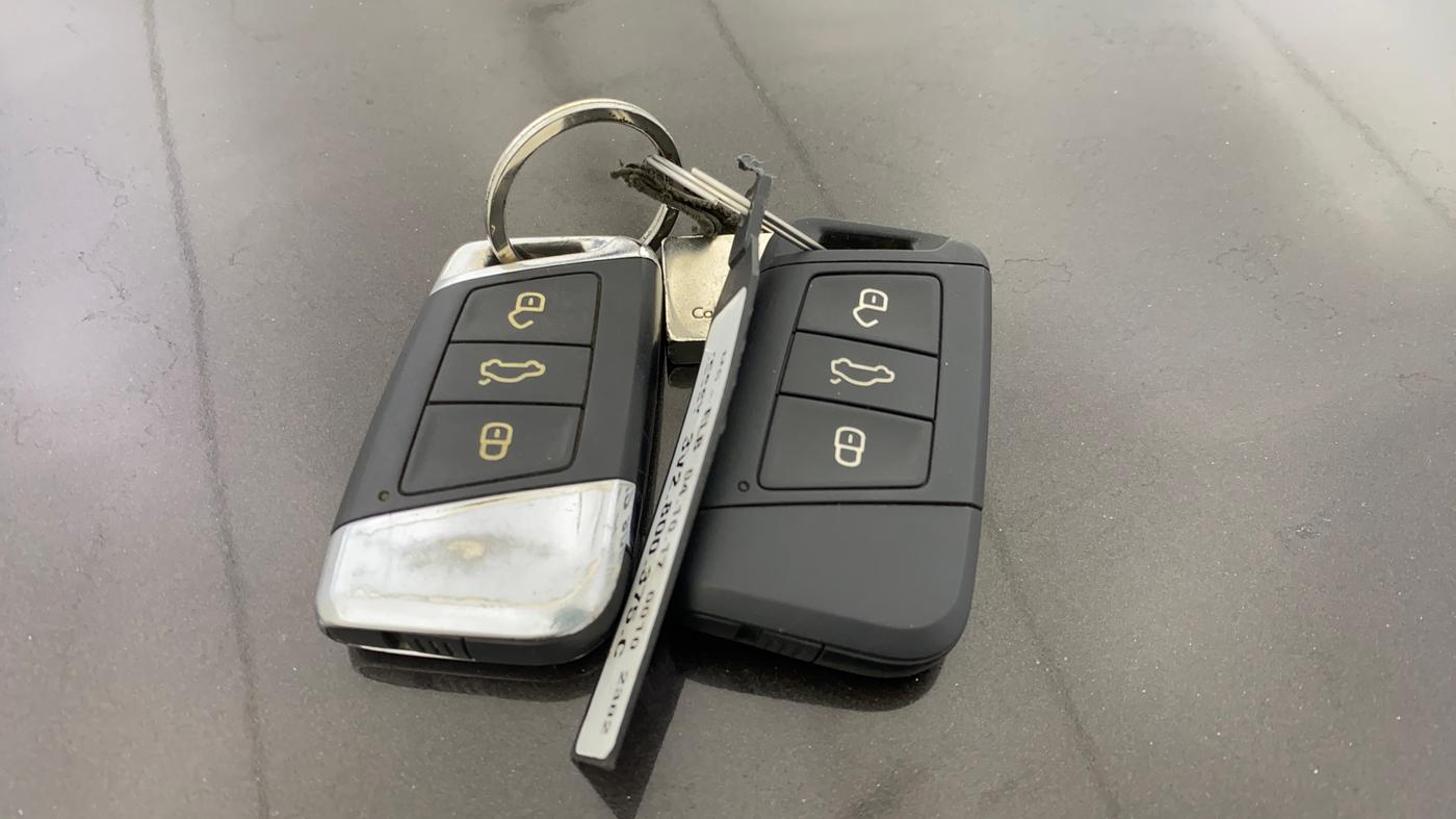2018 Skoda Superb STYLE 1.8 TSI AT, Petrol, Automatic, 77,473 km, Key Close Up