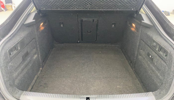 2018 Skoda Superb STYLE 1.8 TSI AT, Petrol, Automatic, 77,436 km, Boot Inside