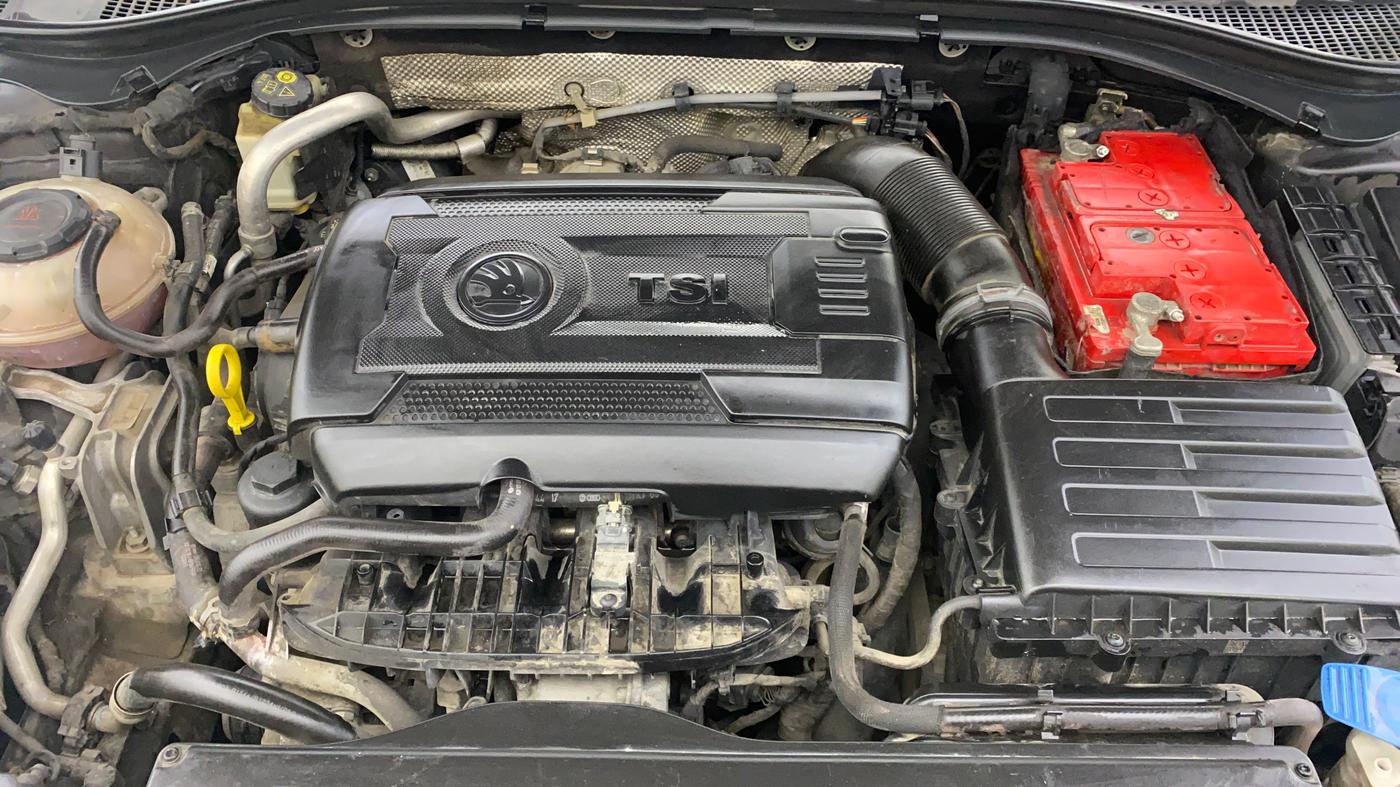 2018 Skoda Superb STYLE 1.8 TSI AT, Petrol, Automatic, 77,473 km, Engine View