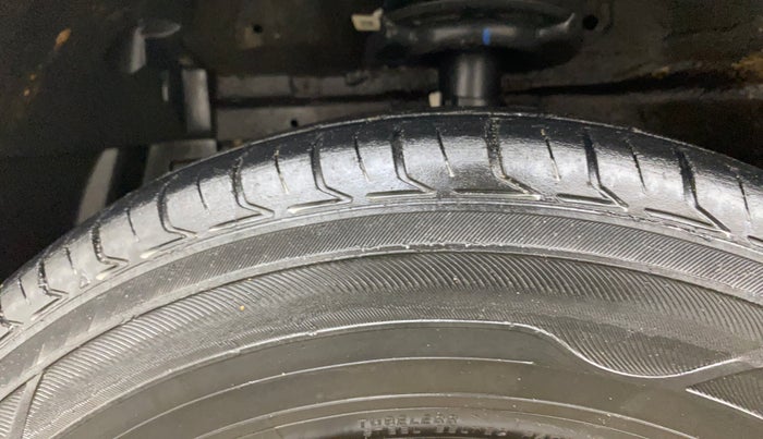 2015 Maruti Swift VXI, Petrol, Manual, 1,00,670 km, Left Front Tyre Tread