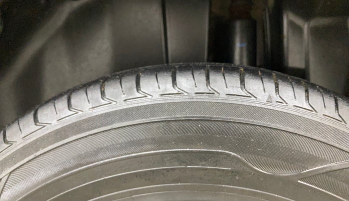 2015 Maruti Swift VXI, Petrol, Manual, 1,00,670 km, Left Rear Tyre Tread