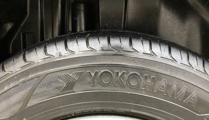 2015 Maruti Swift VXI, Petrol, Manual, 1,00,670 km, Right Rear Tyre Tread