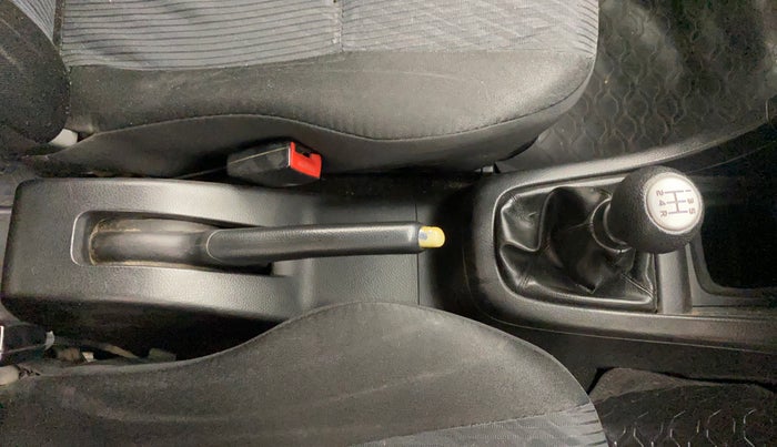 2015 Maruti Swift VXI, Petrol, Manual, 1,00,670 km, Gear Lever