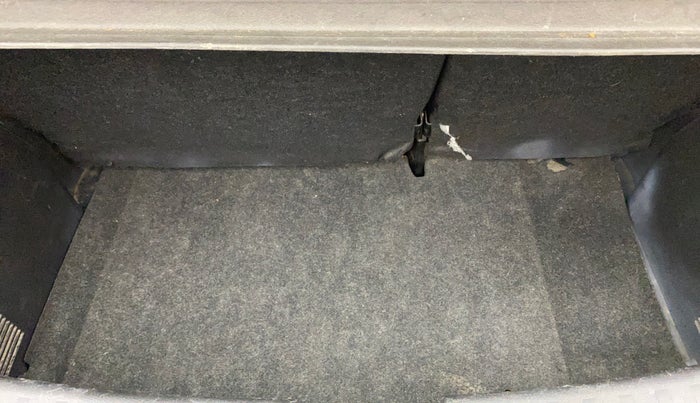 2015 Maruti Swift VXI, Petrol, Manual, 1,00,670 km, Boot Inside