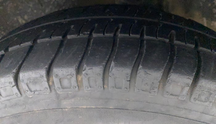 2016 Maruti Alto 800 VXI O, Petrol, Manual, 21,665 km, Left Front Tyre Tread