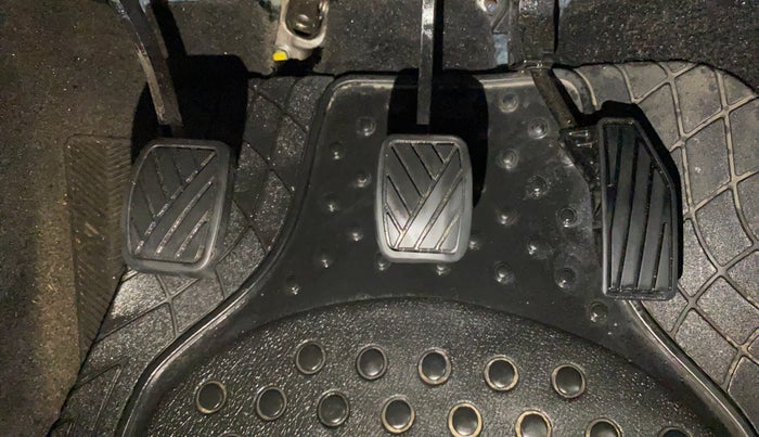 2018 Maruti Baleno DELTA PETROL 1.2, CNG, Manual, 52,443 km, Pedals