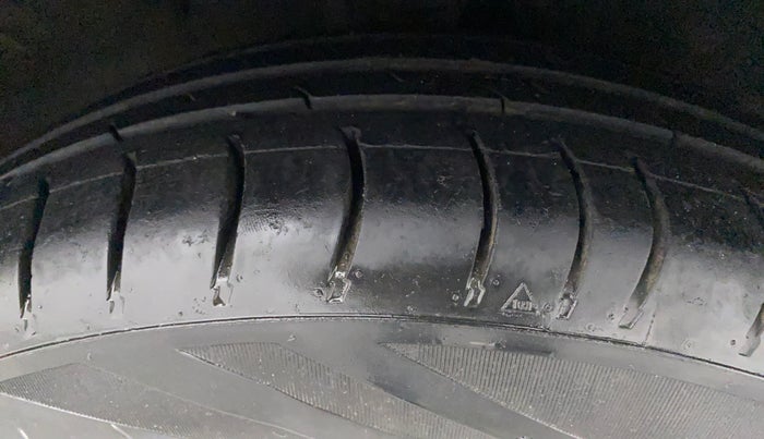 2011 Hyundai i10 SPORTZ 1.2, Petrol, Manual, 63,332 km, Right Front Tyre Tread