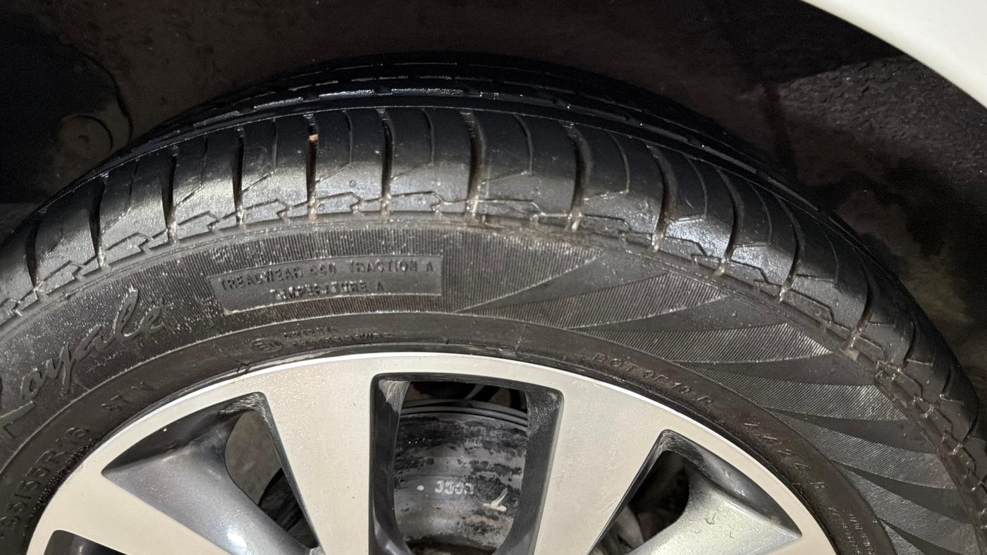 2016 Hyundai Verna 1.6 VTVT SX, Petrol, Manual, 75,369 km, Right Rear Tyre Tread