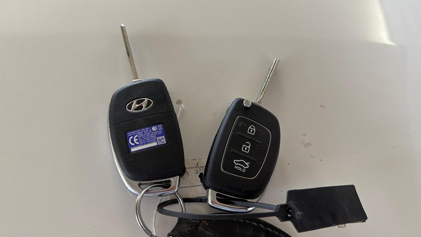 2016 Hyundai Verna 1.6 VTVT SX, Petrol, Manual, 75,369 km, Key Close Up