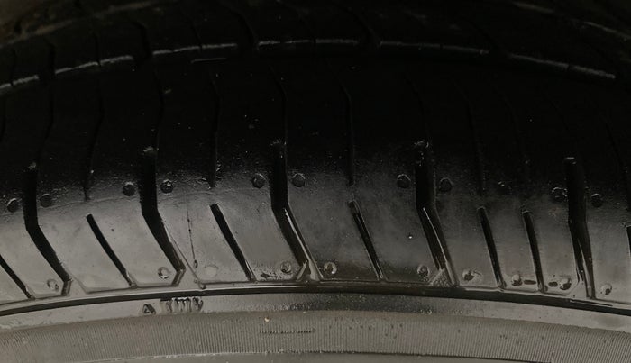 2014 Ford Figo EXI 1.4 DIESEL, Diesel, Manual, 1,11,292 km, Left Rear Tyre Tread