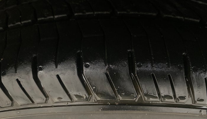 2014 Ford Figo EXI 1.4 DIESEL, Diesel, Manual, 1,11,292 km, Left Front Tyre Tread