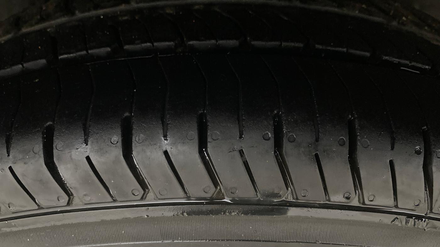 2014 Ford Figo EXI 1.4 DIESEL, Diesel, Manual, 1,11,292 km, Right Rear Tyre Tread