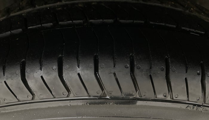 2014 Ford Figo EXI 1.4 DIESEL, Diesel, Manual, 1,11,292 km, Right Rear Tyre Tread