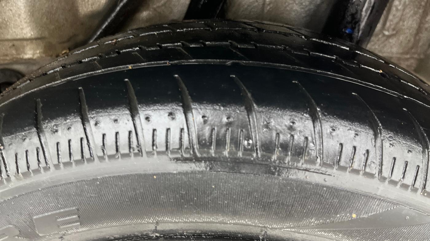 2015 Honda Amaze 1.2L I-VTEC S AT, Petrol, Automatic, 27,107 km, Left Rear Tyre Tread