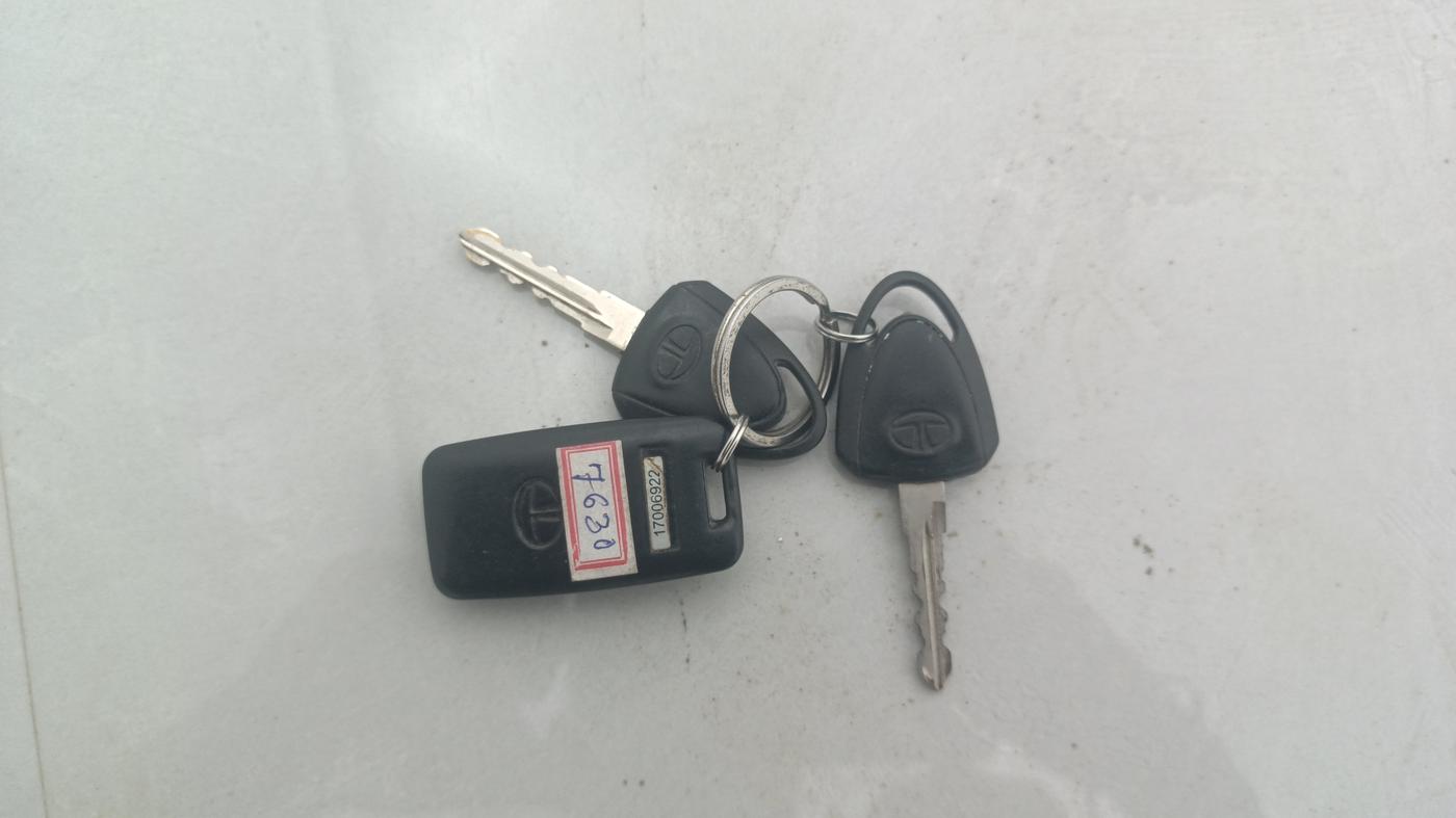 2014 Tata Nano TWIST XT, Petrol, Manual, 70,953 km, Key Close Up