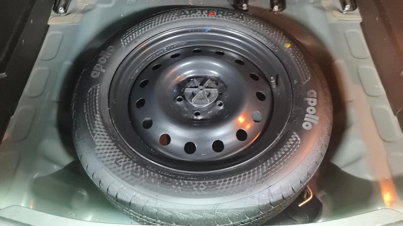 2024 Maruti Grand Vitara ALPHA SMART HYBRID AT, Petrol, Automatic, 28,052 km, Spare Tyre