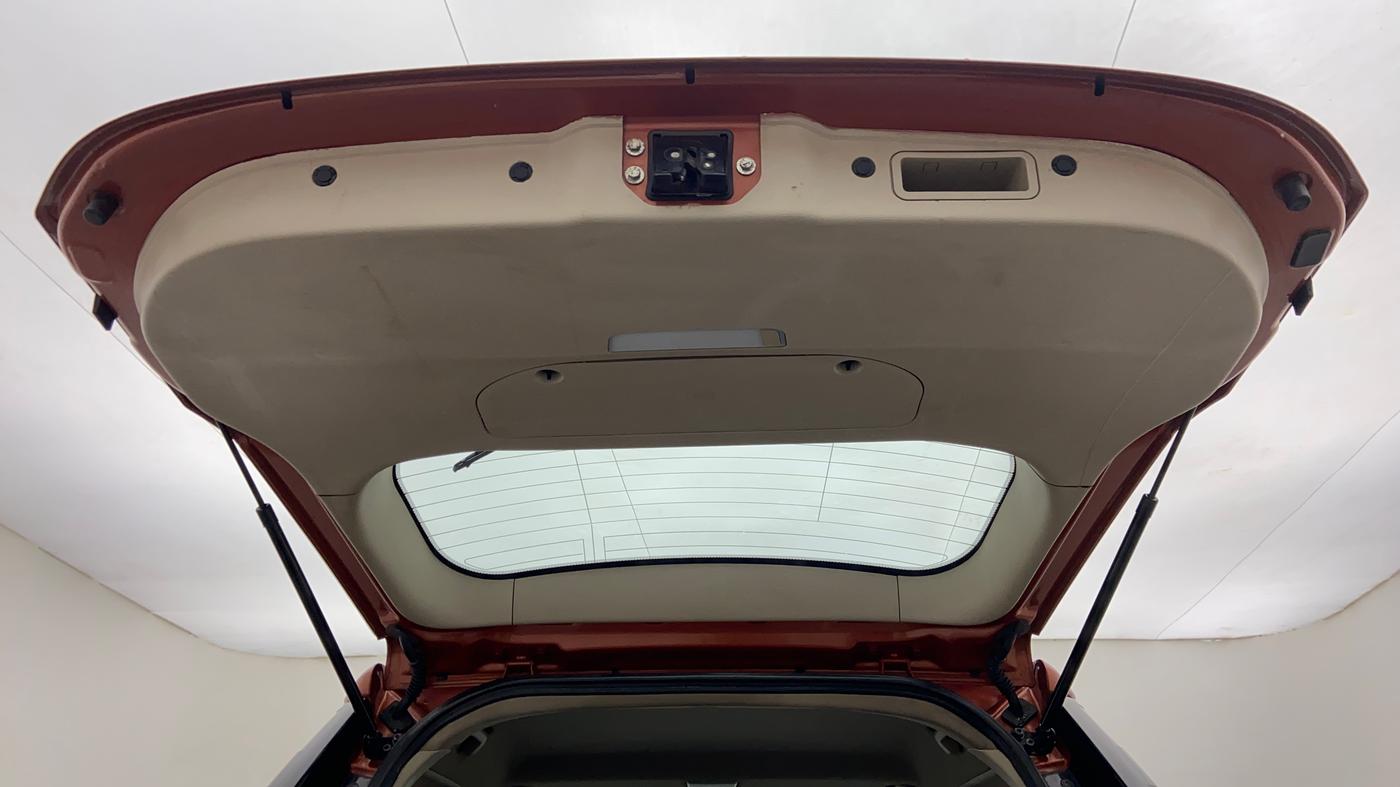 2015 Mahindra XUV500 W10, Diesel, Manual, 1,17,853 km, Boot Door Open
