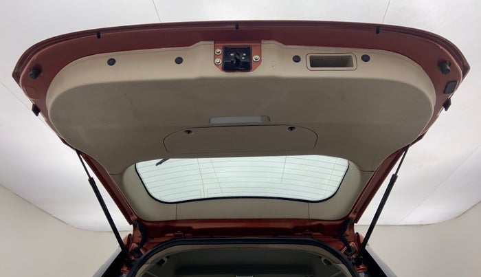 2015 Mahindra XUV500 W10, Diesel, Manual, 1,17,853 km, Boot Door Open
