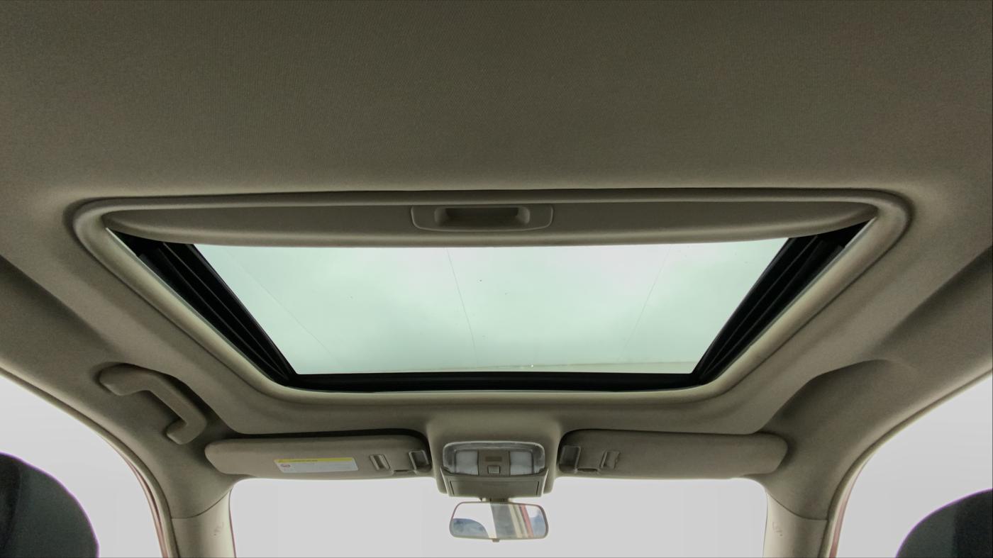 2015 Mahindra XUV500 W10, Diesel, Manual, 1,17,853 km, Moonroof/ Sunroof