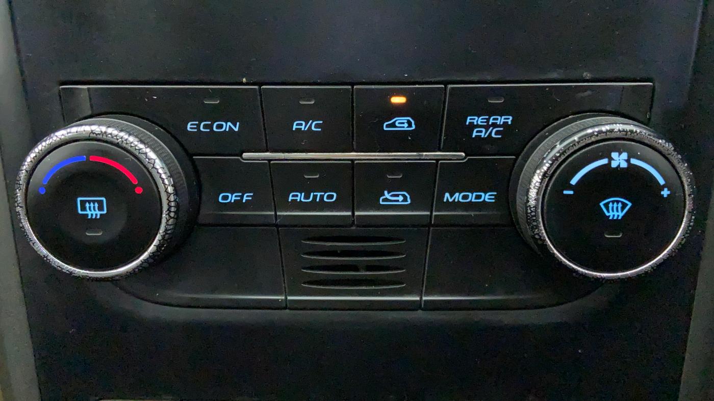 2015 Mahindra XUV500 W10, Diesel, Manual, 1,17,853 km, Automatic Climate Control