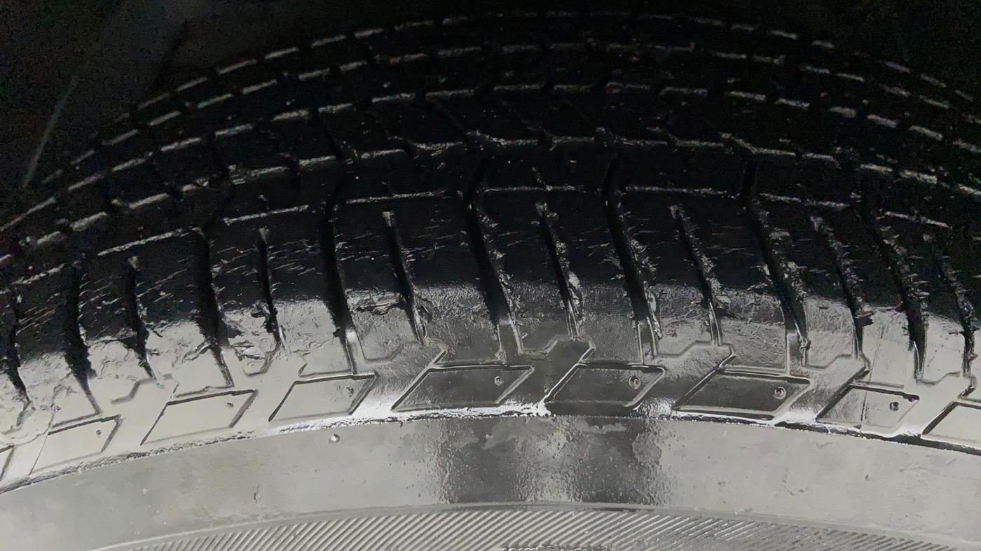 2015 Mahindra XUV500 W10, Diesel, Manual, 1,17,853 km, Left Front Tyre Tread