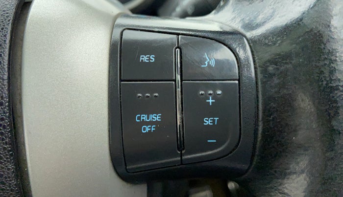 2015 Mahindra XUV500 W10, Diesel, Manual, 1,17,853 km, Adaptive Cruise Control