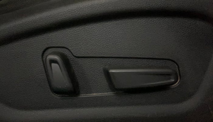 2021 Hyundai ALCAZAR 1.5 SIGNATURE (O) AT 6STR, Diesel, Automatic, 74,694 km, Driver Side Adjustment Panel