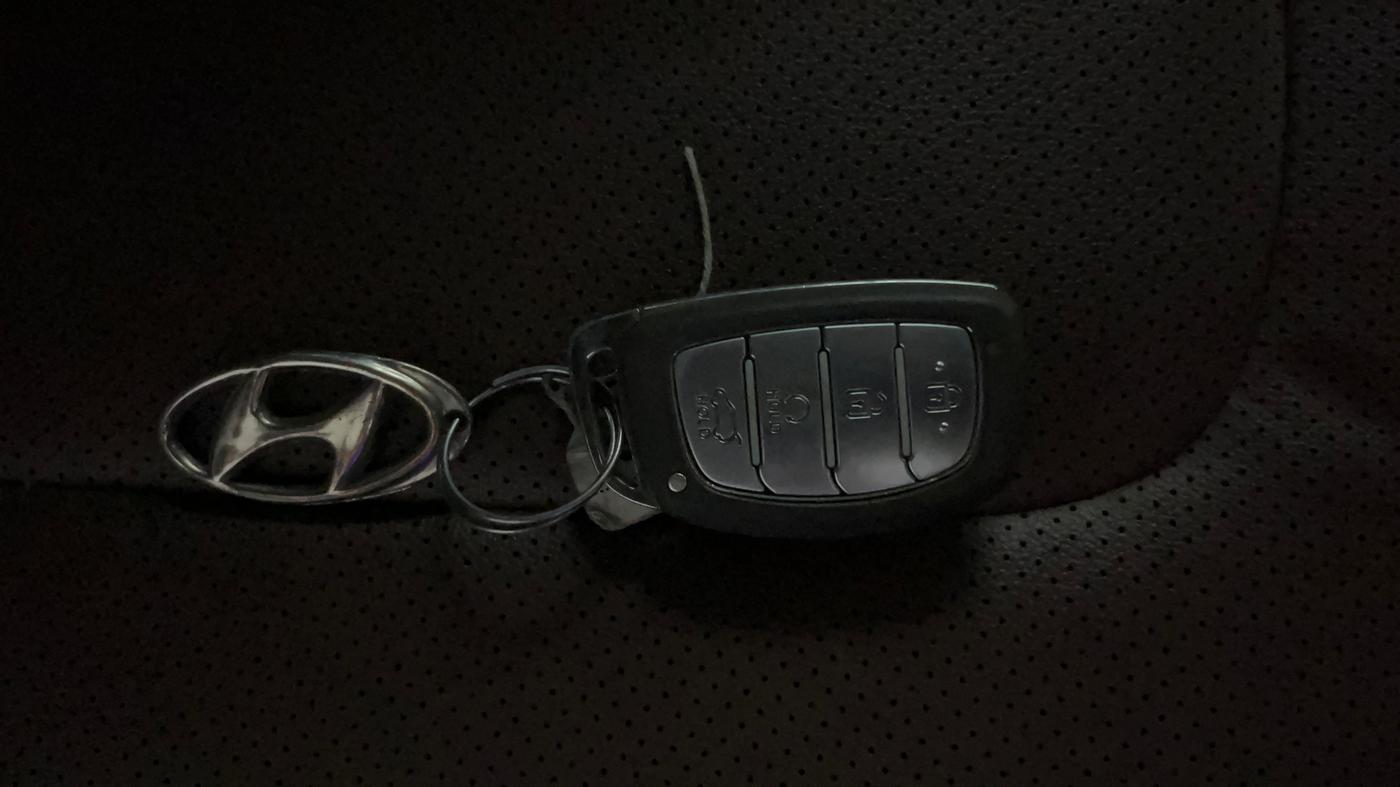 2021 Hyundai ALCAZAR 1.5 SIGNATURE (O) AT 6STR, Diesel, Automatic, 74,760 km, Key Close Up
