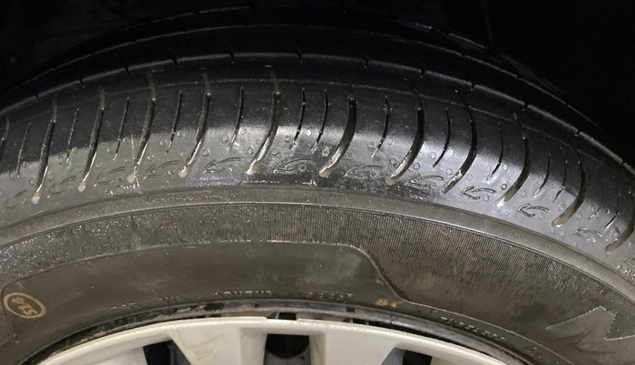 2018 Maruti Baleno DELTA PETROL 1.2, Petrol, Manual, 60,496 km, Left Front Tyre Tread