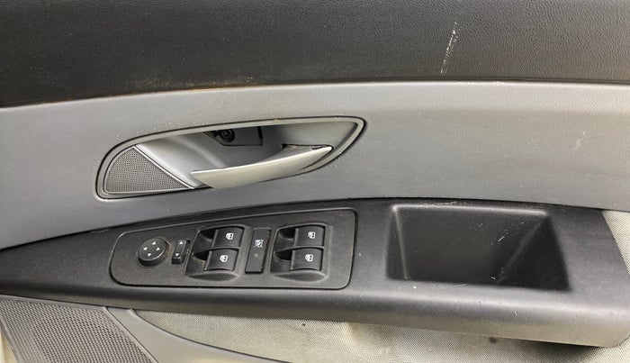 2014 Fiat Grand Punto EMOTION PACK 1.3 90 HP, Diesel, Manual, 1,18,443 km, Driver Side Door Panels Control