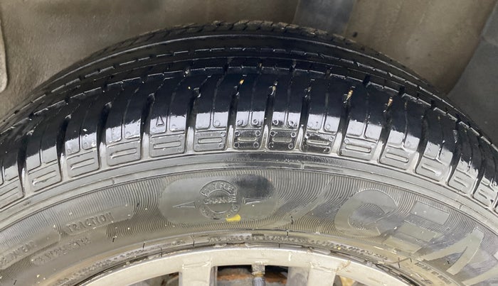 2014 Fiat Grand Punto EMOTION PACK 1.3 90 HP, Diesel, Manual, 1,18,443 km, Left Rear Tyre Tread