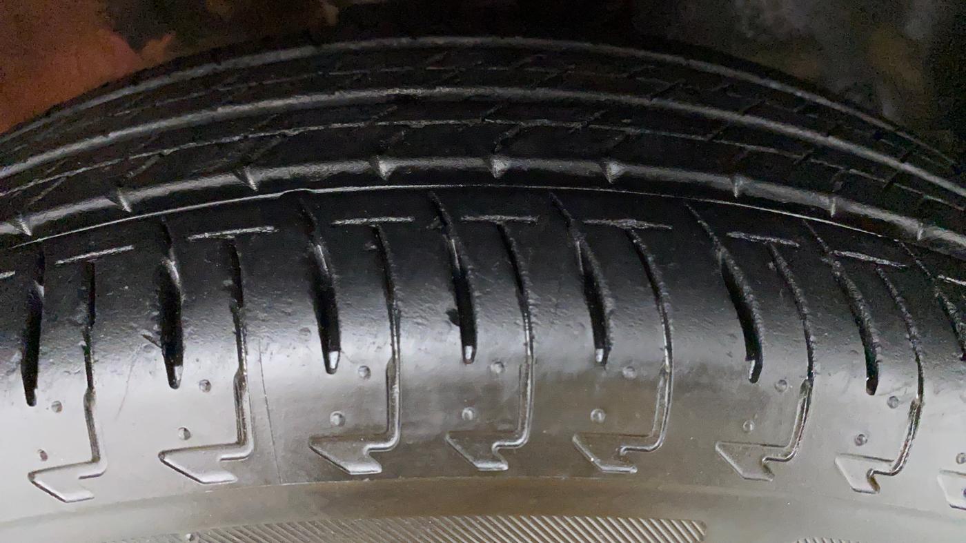 2017 Maruti IGNIS DELTA 1.2 K12 AMT, Petrol, Automatic, 6,511 km, Right Front Tyre Tread