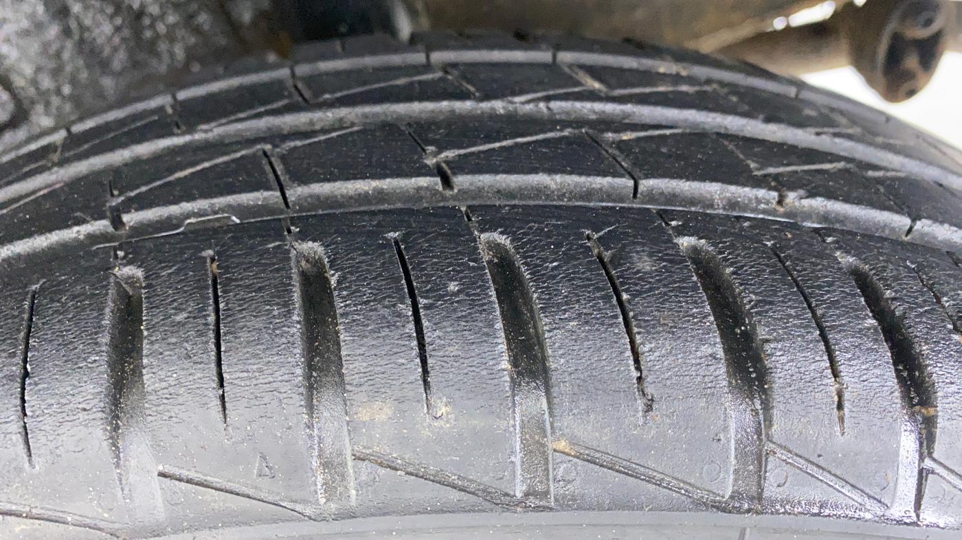 2020 Renault Kwid RXT, Petrol, Manual, 35,900 km, Left Rear Tyre Tread