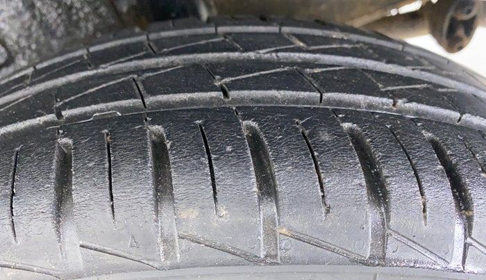 2020 Renault Kwid RXT, Petrol, Manual, 35,900 km, Left Rear Tyre Tread