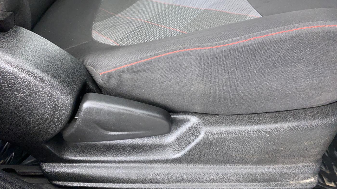 2020 Renault Kwid RXT, Petrol, Manual, 35,900 km, Driver Side Adjustment Panel