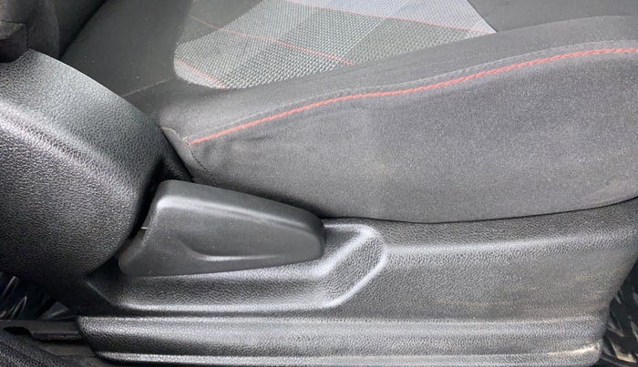 2020 Renault Kwid RXT, Petrol, Manual, 35,900 km, Driver Side Adjustment Panel