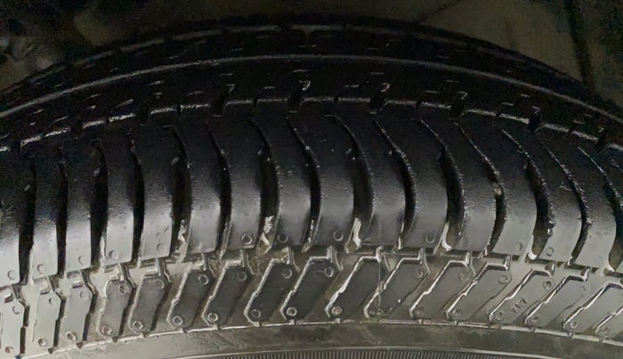 2011 Maruti Swift Dzire VXI, Petrol, Manual, 64,420 km, Left Front Tyre Tread