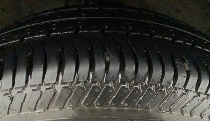2011 Maruti Swift Dzire VXI, Petrol, Manual, 64,420 km, Right Front Tyre Tread