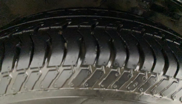 2011 Maruti Swift Dzire VXI, Petrol, Manual, 64,420 km, Right Rear Tyre Tread