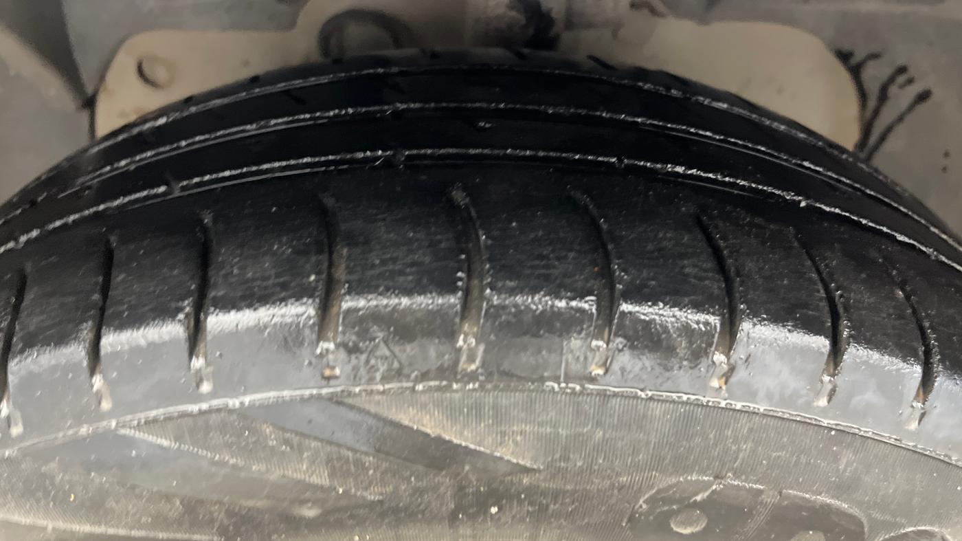 2015 Ford Figo ZXI 1.2 PETROL, Petrol, Manual, 94,037 km, Left Front Tyre Tread