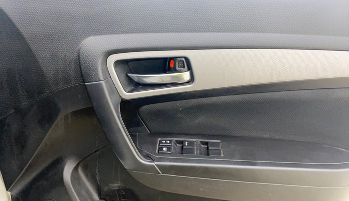 2020 Maruti Vitara Brezza ZXI PLUS, CNG, Manual, 82,423 km, Driver Side Door Panels Control