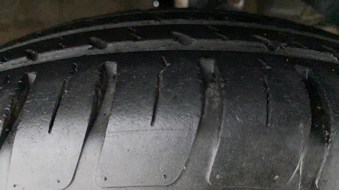 2021 Maruti Swift VXI, Petrol, Manual, 19,651 km, Right Front Tyre Tread