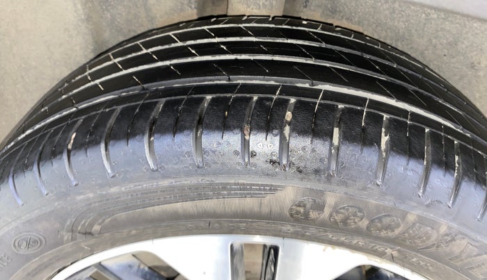 2022 MG HECTOR SHARP 1.5 PETROL CVT, Petrol, Automatic, 39,519 km, Right Rear Tyre Tread