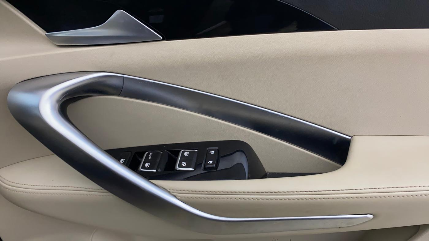 2022 MG HECTOR SHARP 1.5 PETROL CVT, Petrol, Automatic, 39,519 km, Driver Side Door Panels Control